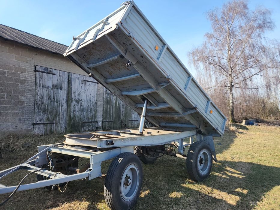 Przyczepa d47 z  trójstronnym wywrotem