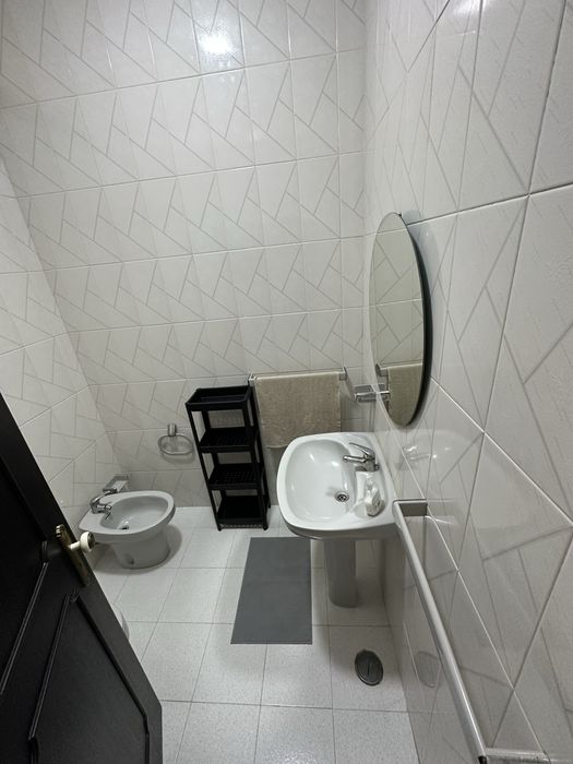 Quarto mobiliado c varanda para arrendar em Entrocamento