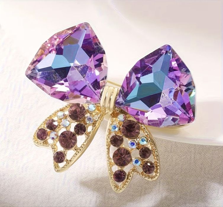 Elegancka przypinka dla kobiet