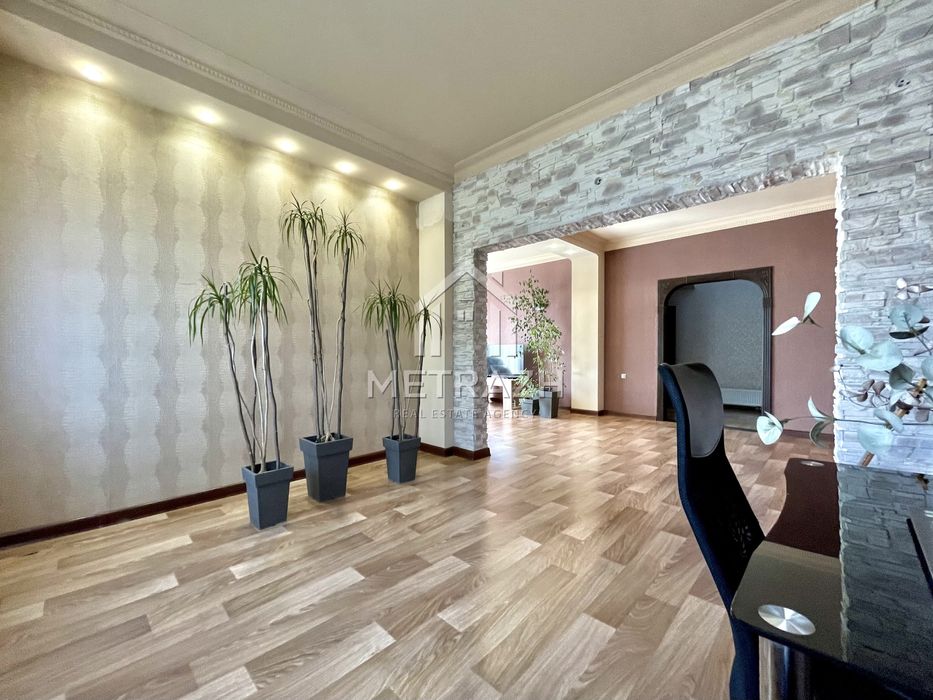 Продам капитальный дом, 5 комнат, Индустриальный, Рогань