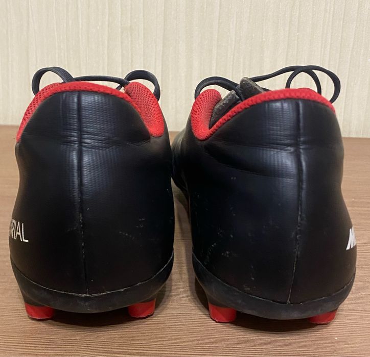 Футбольные бутцы бренда Найк