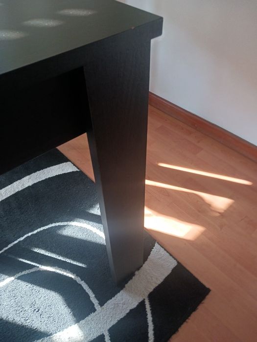 Mesa sala preta com 4 cadeiras