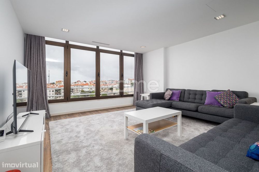 T4 com Garagem para Arrendamento no Buzano com vista de mar
