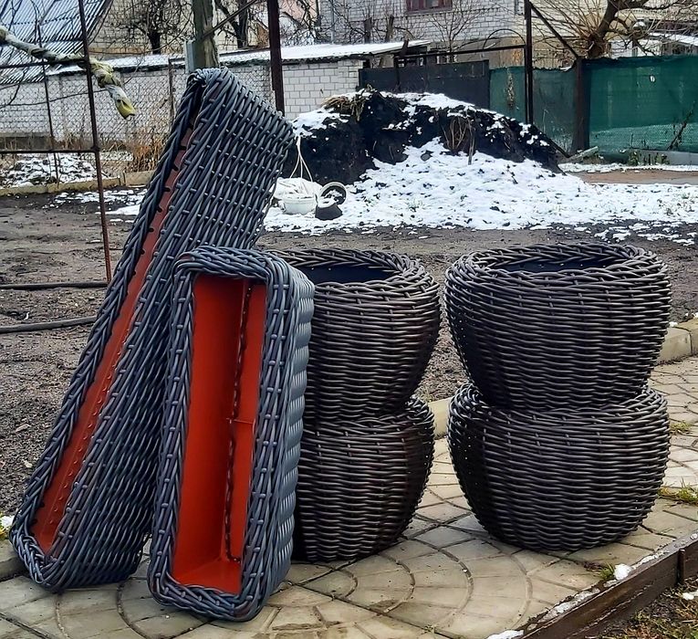 Кашпо ручної роботи із штучного ротангу