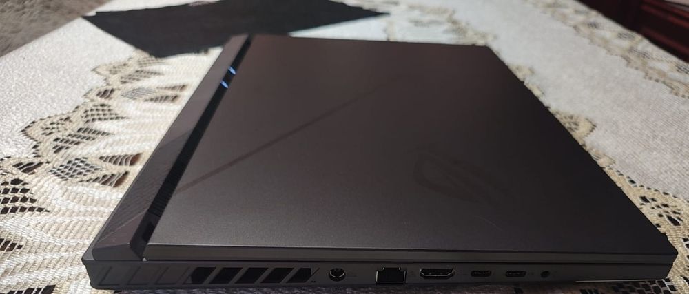 Laptop Asus rog strix g16 rtx 4070