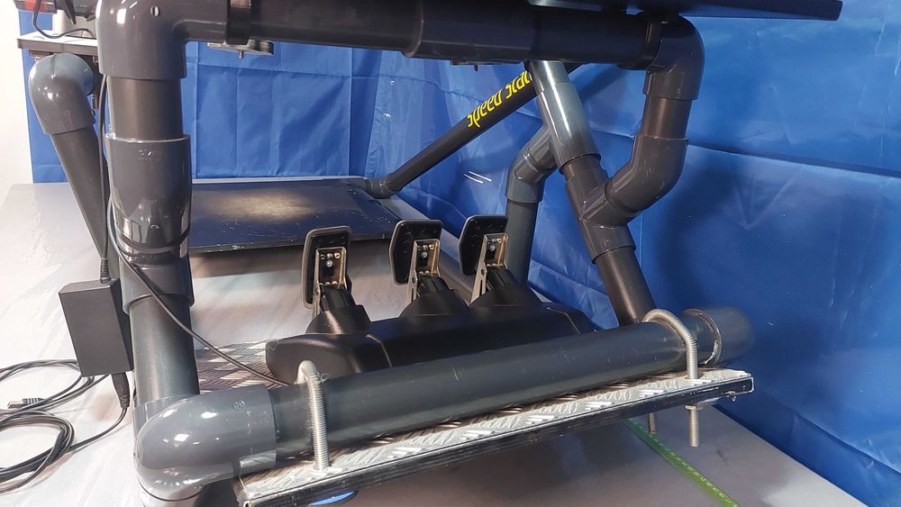 Simulador Logitech com volante, pedais, mudanças e frame