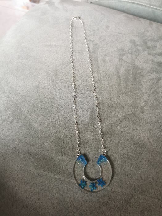 Brincos fios porta chaves