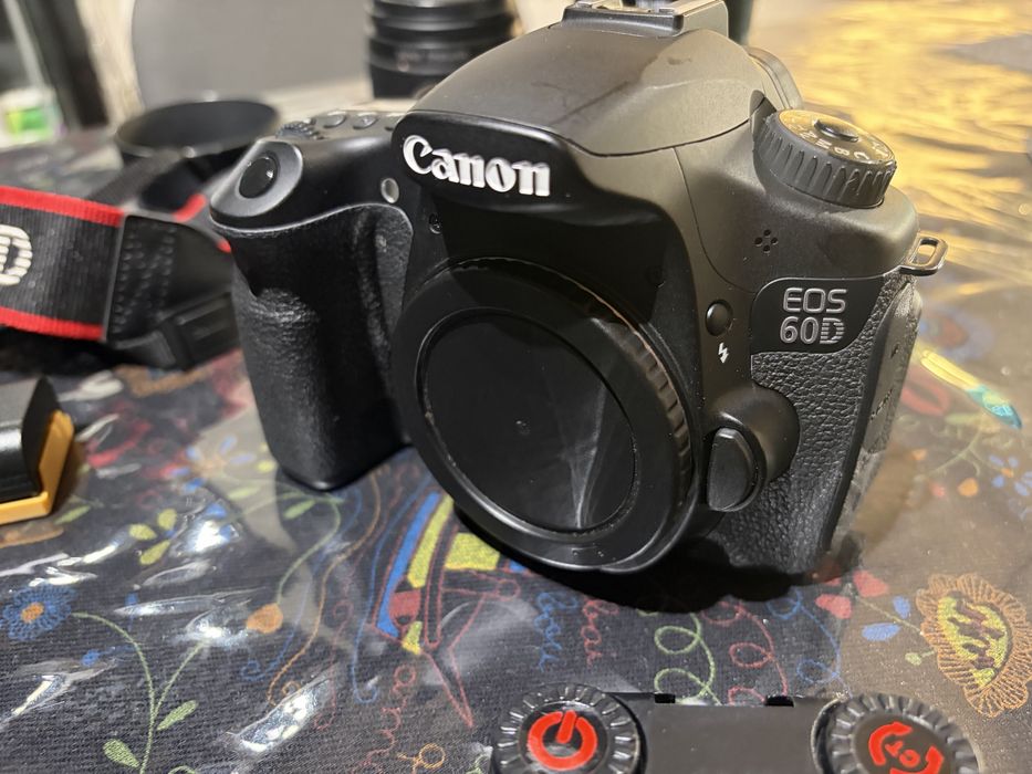 Canon 60D bem estimada
