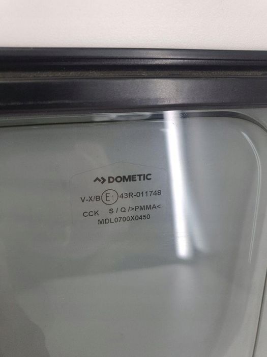 szyba kamper dometic s4 okno hymer knaus hobby rapido pilote 700x450