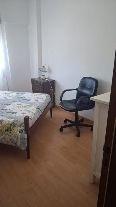 Arrenda-se  Quarto 350€