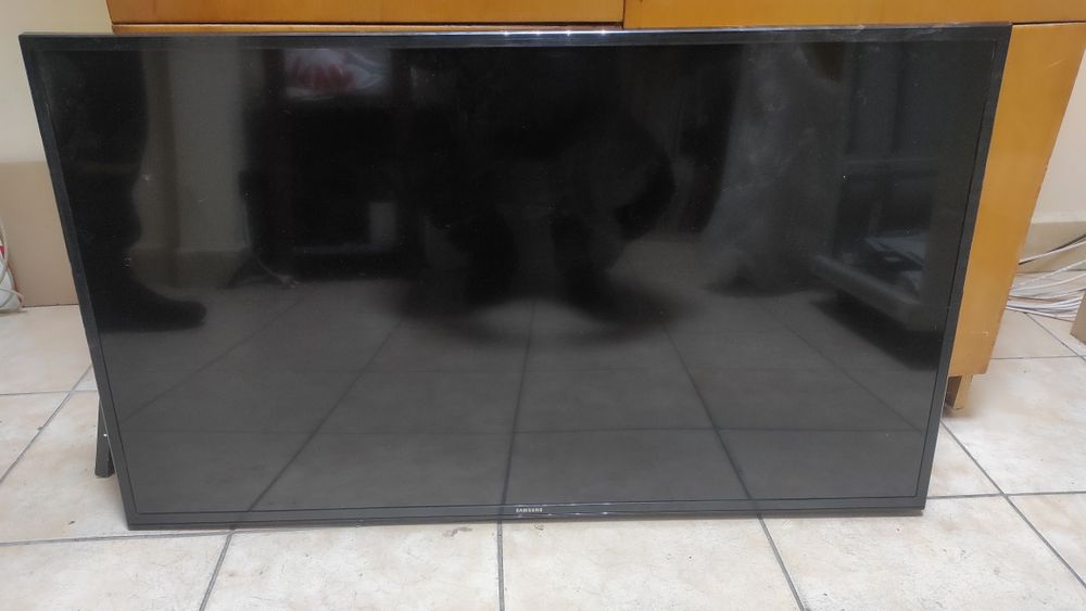 Разбит ЭКРАН! 40" Samsung ue40mu6172u