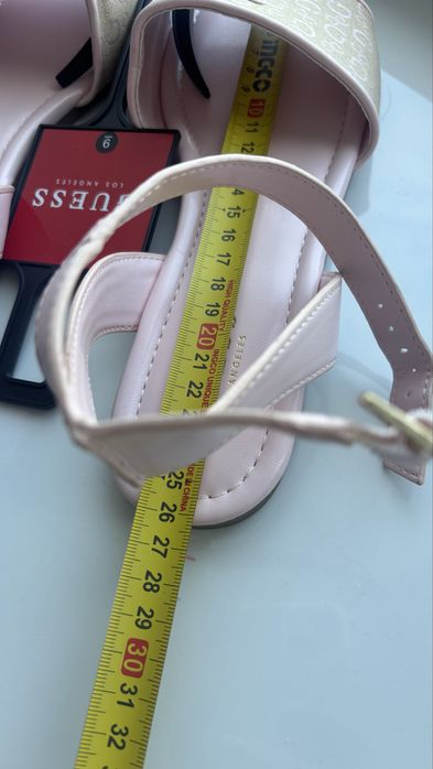 Босоніжки сандалі Guess нові оригінал