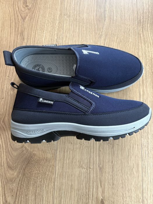 Wygodne granatowe buty r. 42