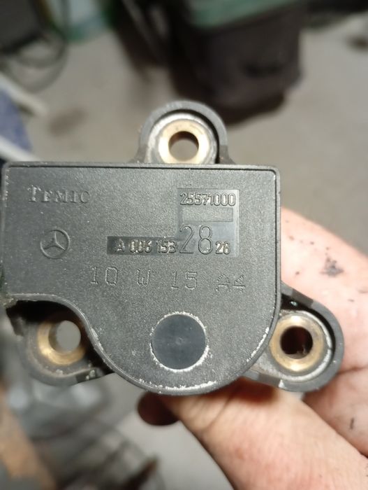 Czujnik poziomu oleju A 006.153.28.28sprinter 906