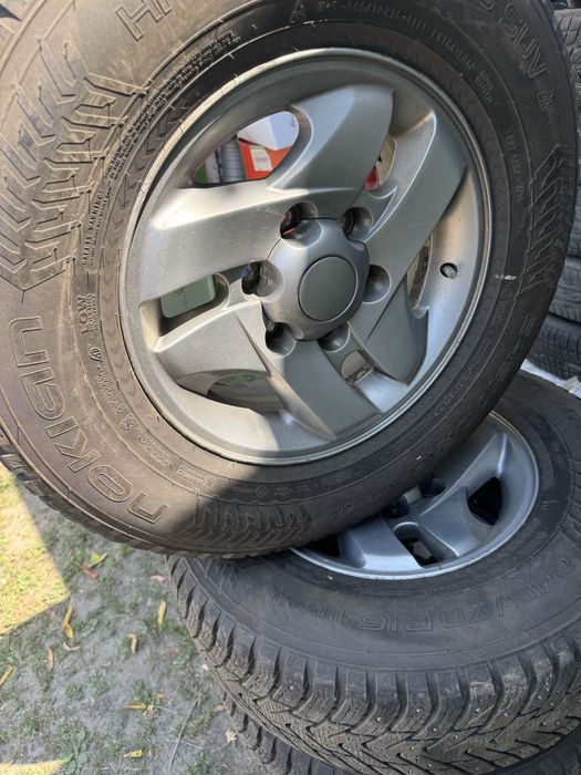 Диски + резина245 70 р 16 в отличном состоянии зима