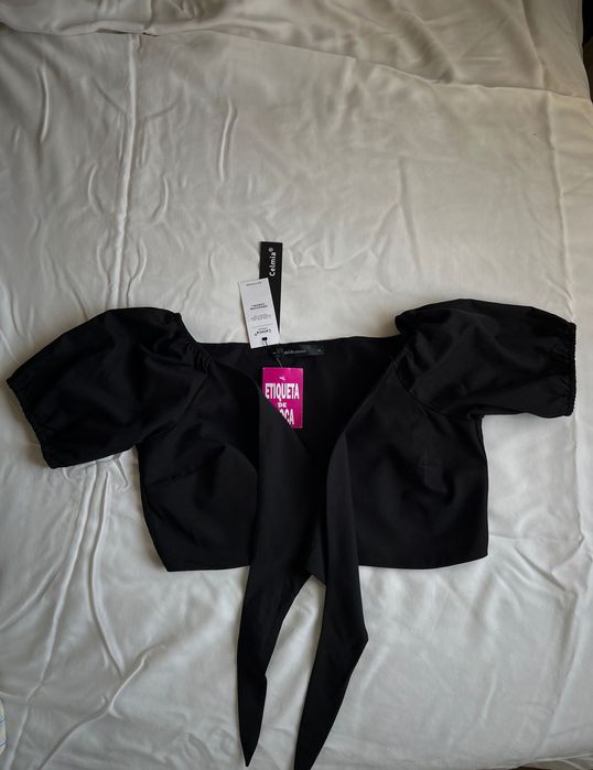 Top preto Celmia com laço frontal – novo com etiqueta (XL)