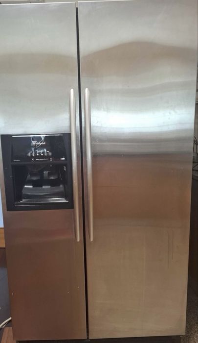 Frigorífico Congelador da Marca Whirlpool.