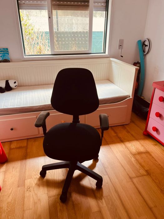 Vendo quarto criança com vários produtos