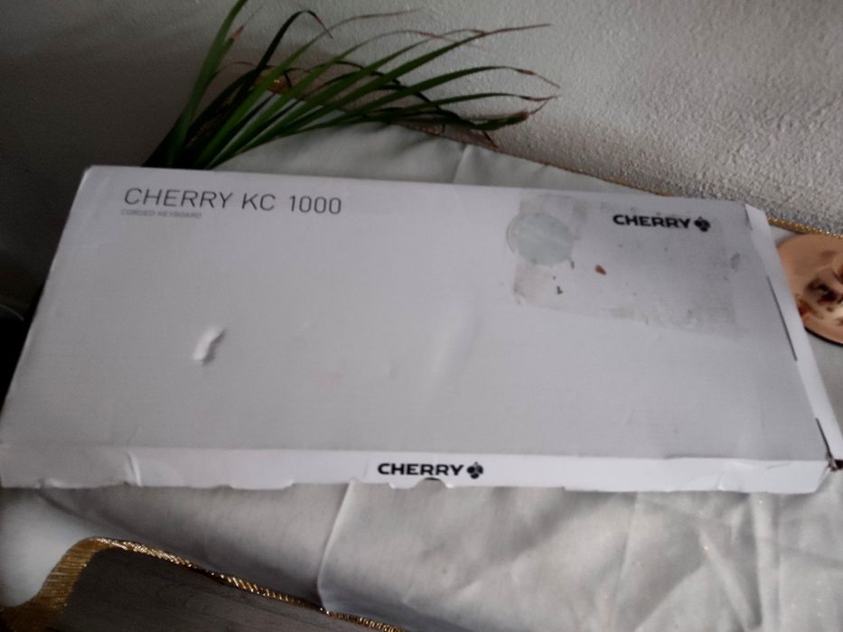 Nowa Biała klawiatura oldschool na kabel