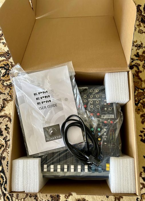 Mesa mistura Soundcraft EPM8