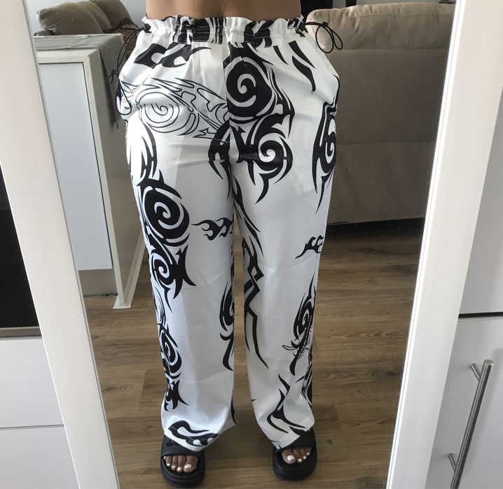 ROUPA MULHER - Calças de ganga, calças tecido e saias