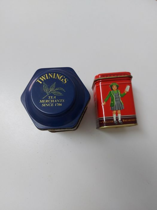 2 latas de Tea English antigas 1999 e 2008