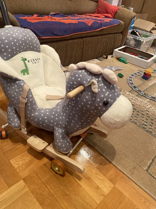 Kon/osiolek na kolkach z raczka