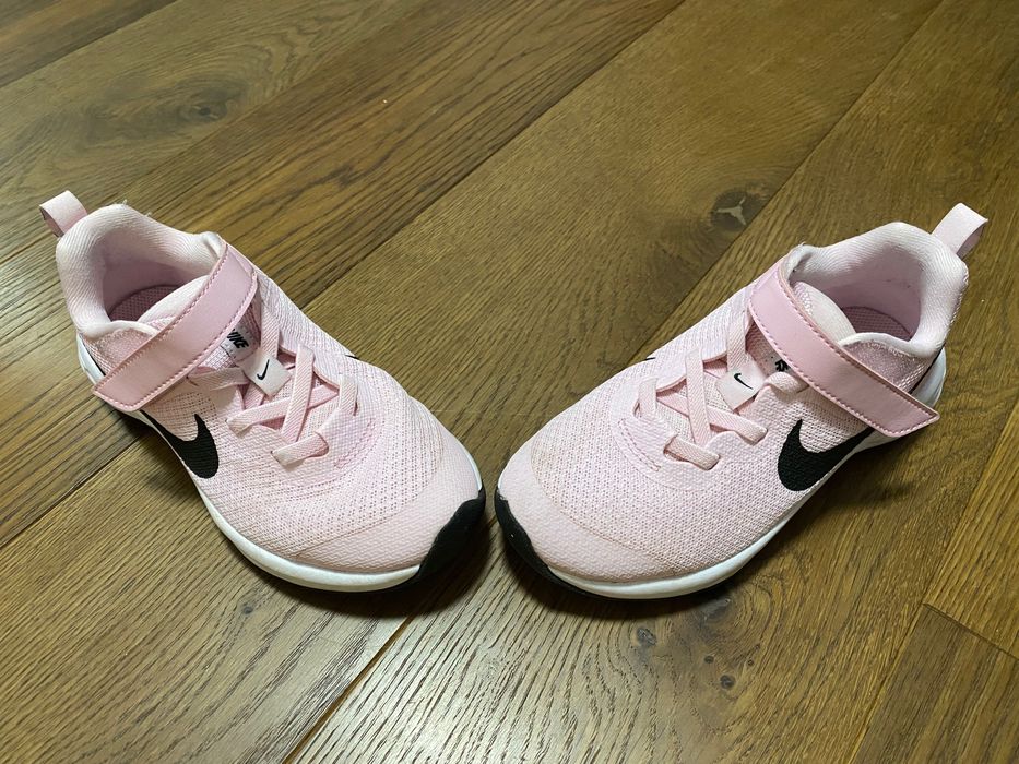 Дитячі кросівки для дівчинки Nike Revolution 6 Nn 12C 29.5 Рожеві
