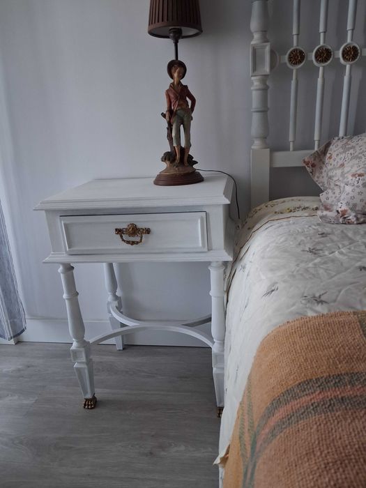 Cama de casal com cómoda