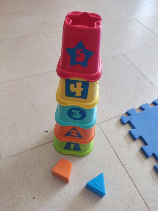 Copos empilháveis Chicco brinquedo