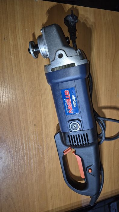 Кутова шліфмашина STERN AG230B