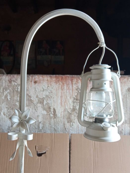 Candeeiro de pé antigo