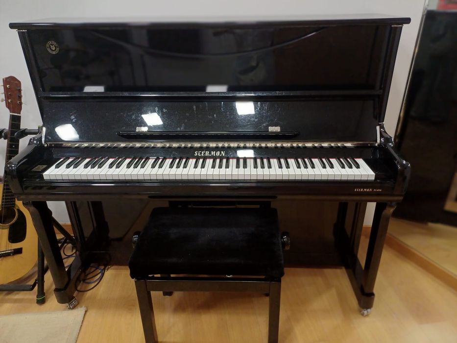 Piano vertical acústico Stermon U125M + banco regulável