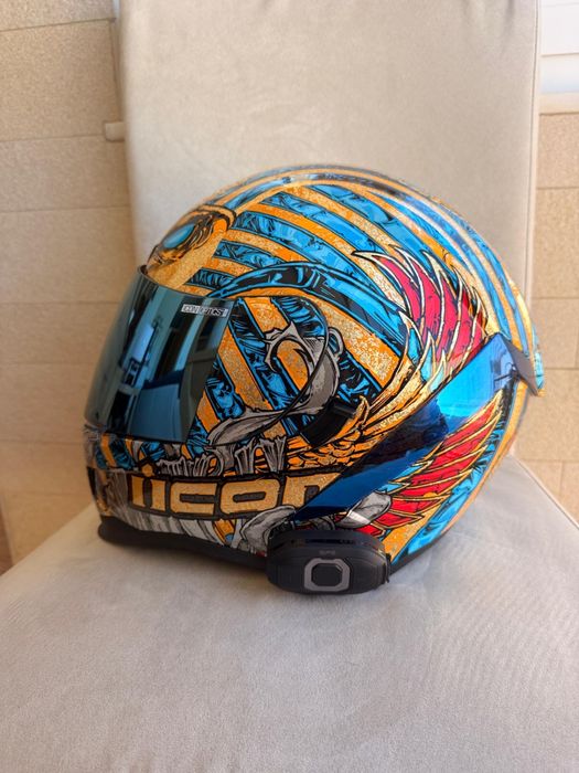 Capacete Icon Airform Pharaoh M + intercomunicador Sena