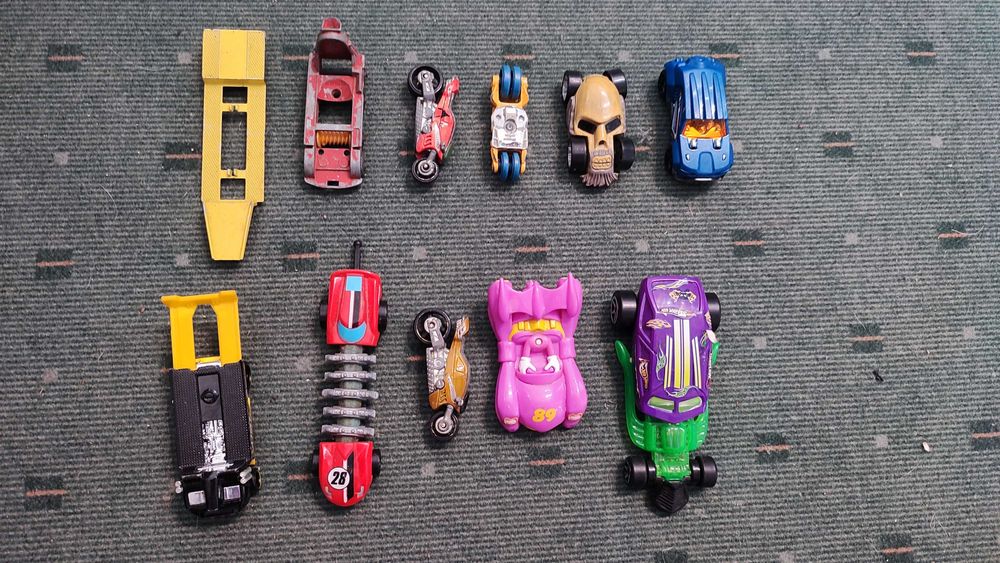 Lote 95 carrinhos antigos