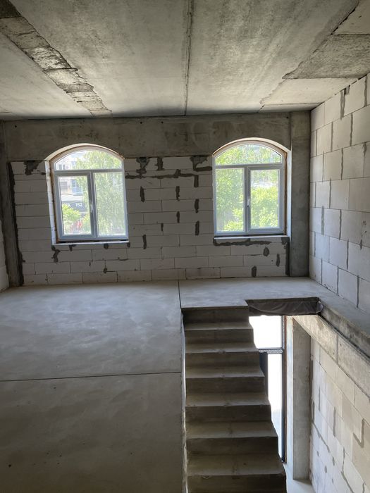 ФАСАДНОЕ помещение 102 метра в ЖК Виа Рома! Свой вход, два уровня!