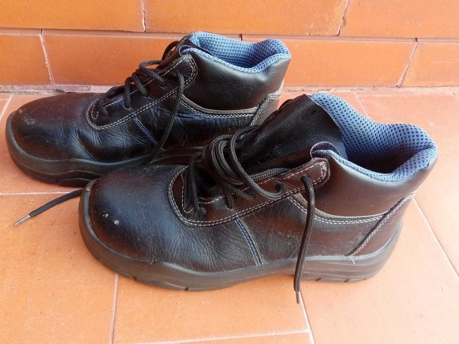 Botas de Trabalho - Biqueira e palmilha aço - Tam 39