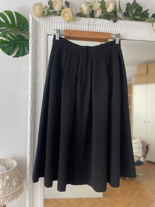 H&M spódnica czarna rozkloszowana midi kieszenie zakładki S 36