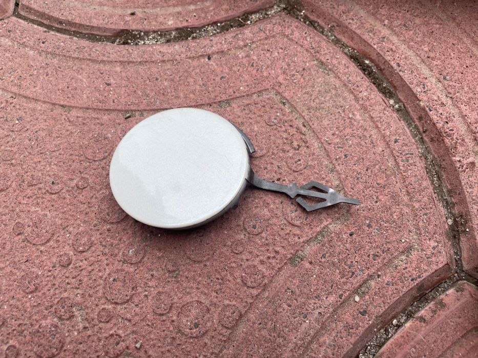 Запчастини бампера Peugeot 508 седан кнопка багажника, відблиск