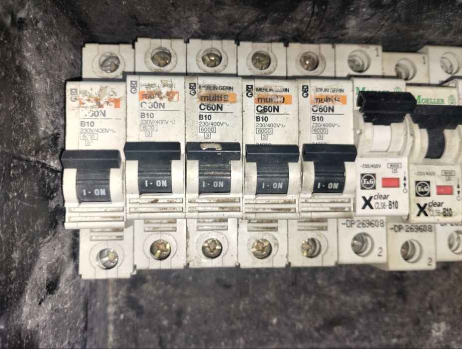 Bezpieczniki nadpradowe używane b10 14szt