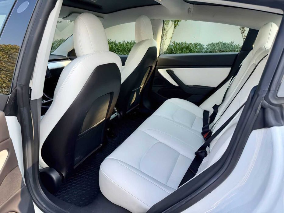 Tesla Model 3 Long Range      2019