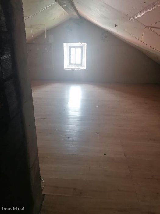 Moradia T3 com potencial de valorização na Amoreira, Óbidos