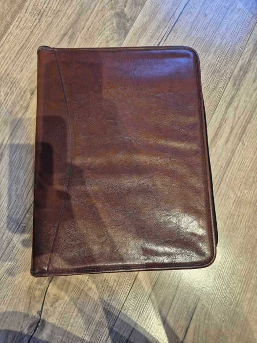 Duża skórzana aktówka na dokumenty A4