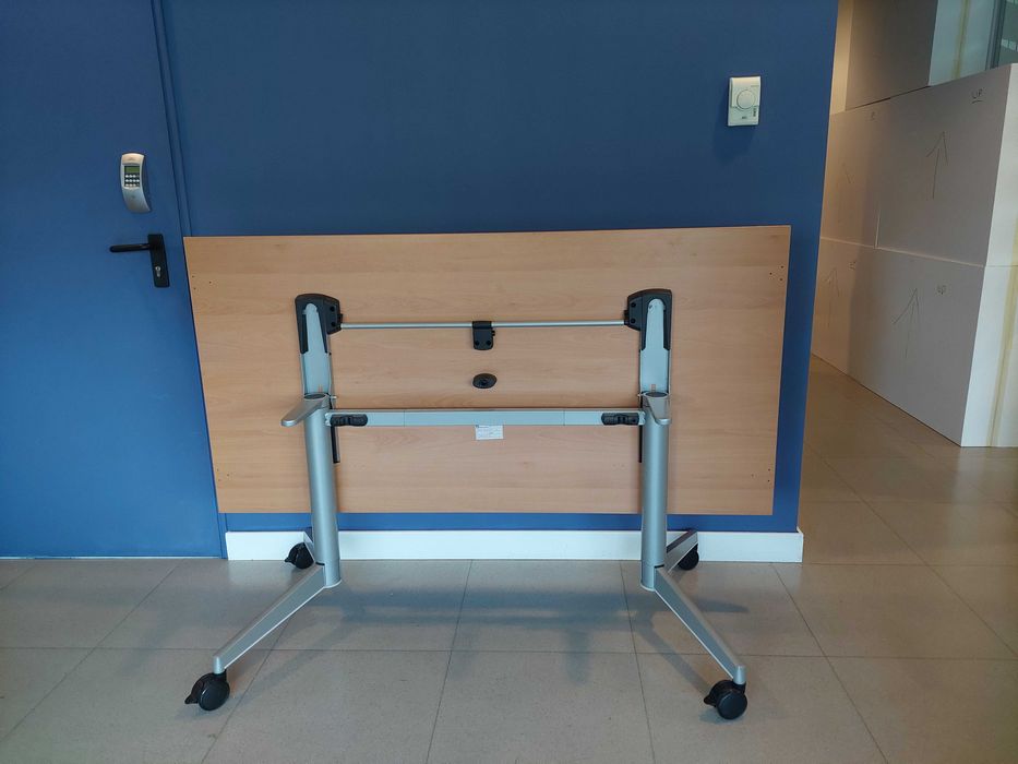Secretária dobrável Steelcase 180x80x73cm ( mesa Reunião) Oportunidade