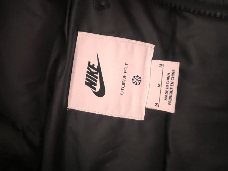 Пуховик Nike чорний