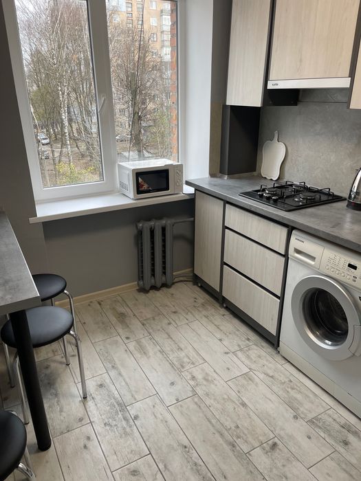 Подобово 1к квартира, 4 спал. місця. Свіжий ремонт!