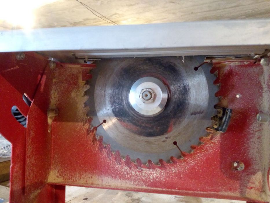 Продам пилу циркулярную Einhell TC-TS 200