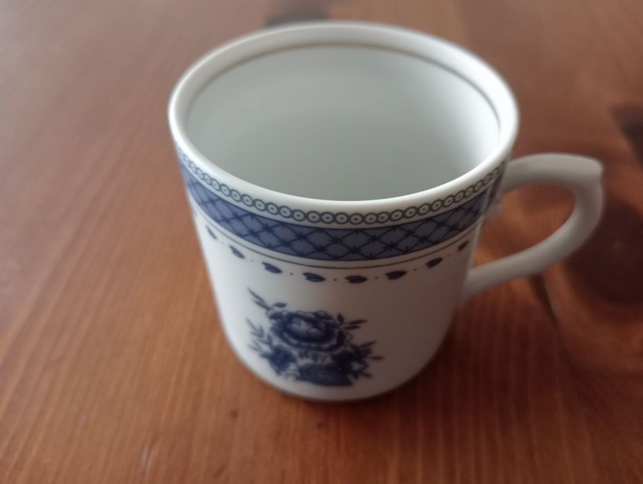 Chávena de café vista alegre modelo cozinha velha