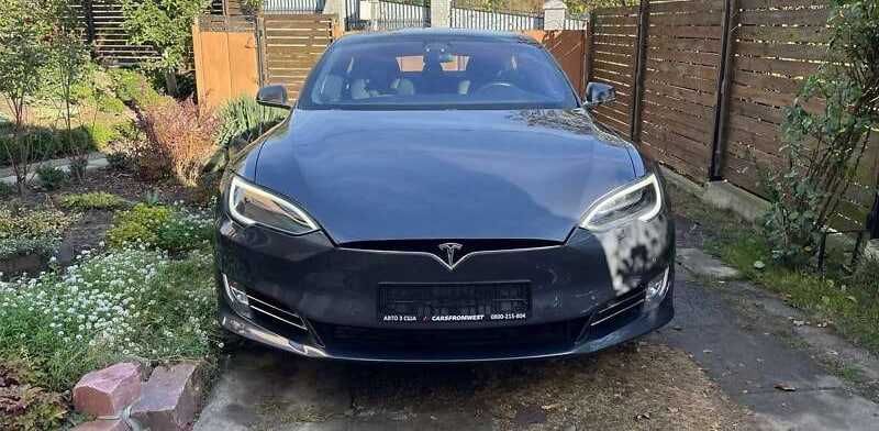 Tesla Model S 2018