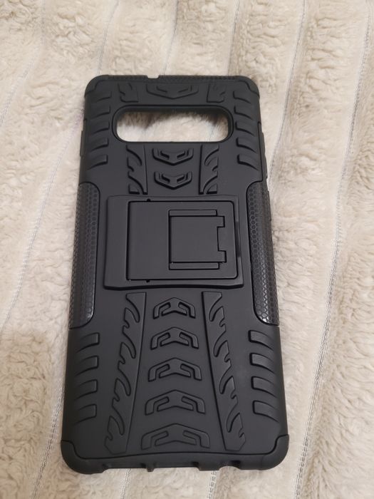 Продам чехол на тел samsung S10 plus